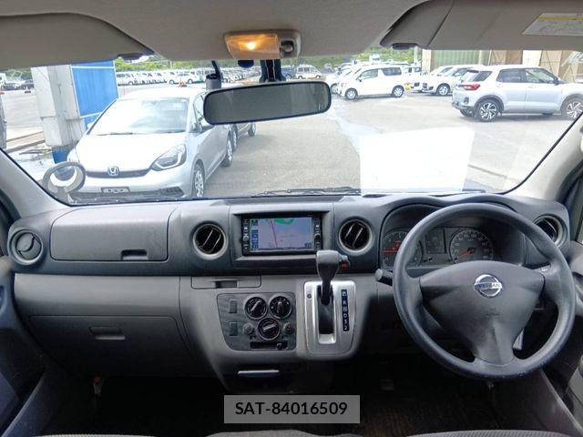 Nissan NV350 Caravan 2018-06 8037420-1