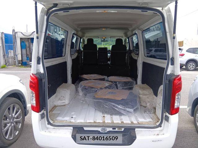 Nissan NV350 Caravan 2018-06 8037420-5