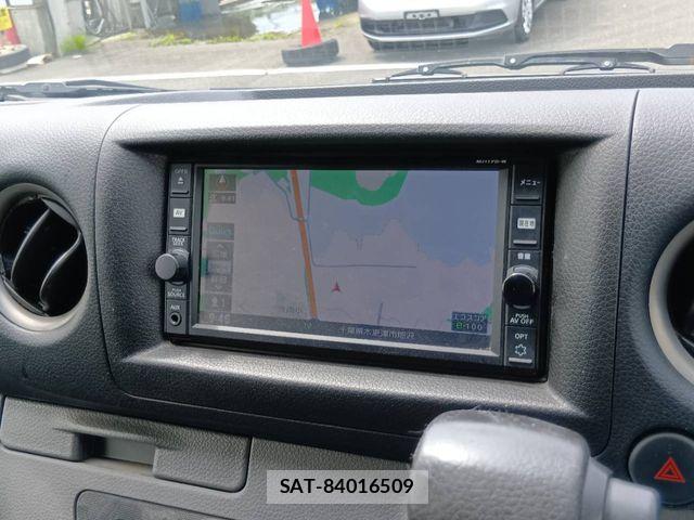 Nissan NV350 Caravan 2018-06 8037420-7