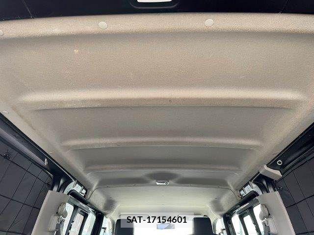 Nissan NV350 Caravan 2015-03 8075016-12