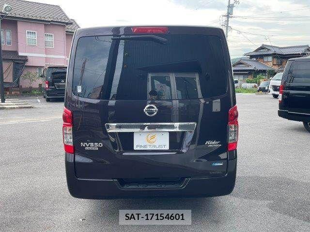 Nissan NV350 Caravan 2015-03 8075016-21