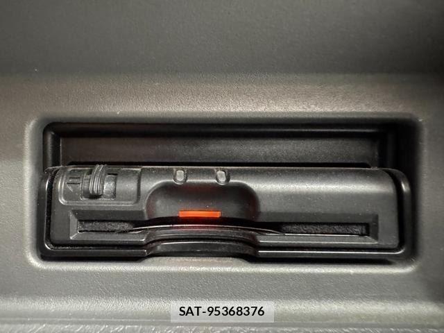 Nissan NV350 Caravan 2018-09 8075015-17