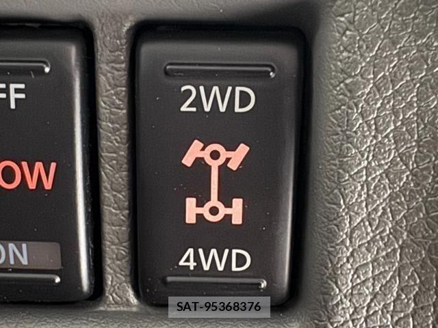 Nissan NV350 Caravan 2018-09 8075015-25