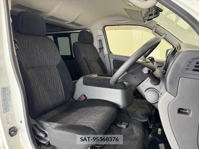 Nissan NV350 Caravan 2018-09 8075015-8