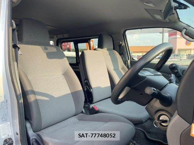 Nissan NV350 Caravan 2018-05 8101015-9