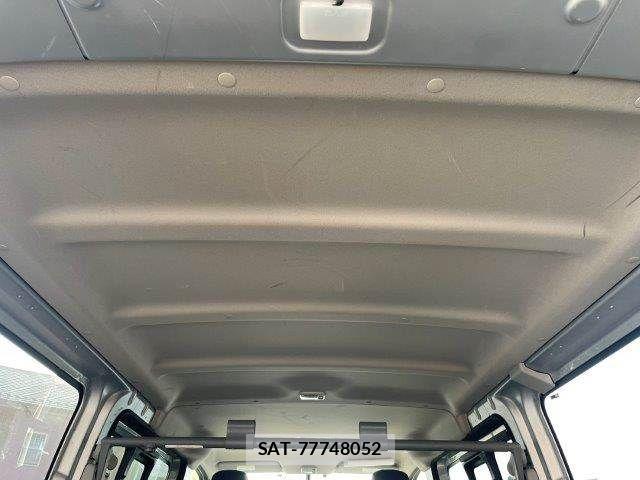 Nissan NV350 Caravan 2018-05 8101015-12
