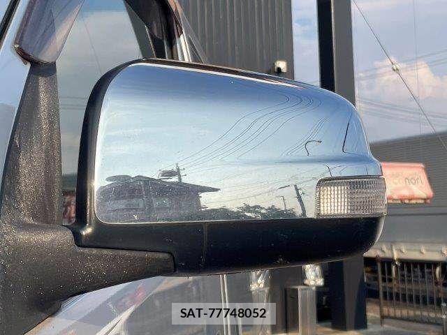 Nissan NV350 Caravan 2018-05 8101015-23