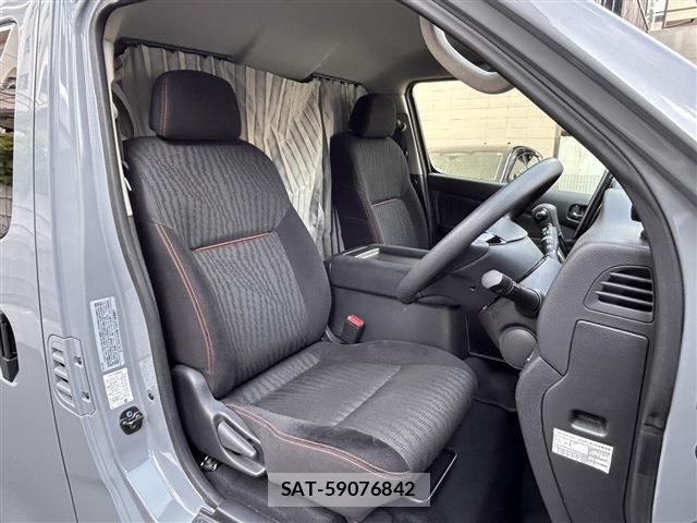 Nissan NV350 Caravan 2021-05 8101011-9