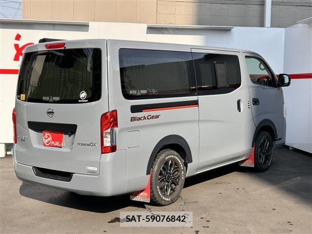 Nissan NV350 Caravan 2021-05 8101011-2