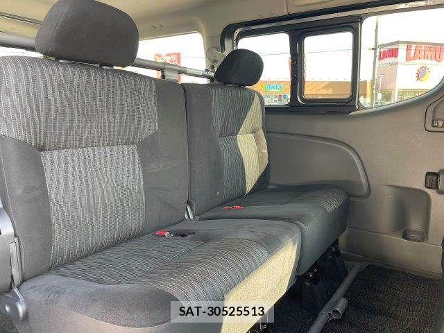 Nissan NV350 Caravan 2017-09 8131753-11