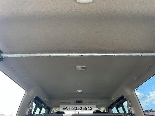 Nissan NV350 Caravan 2017-09 8131753-13