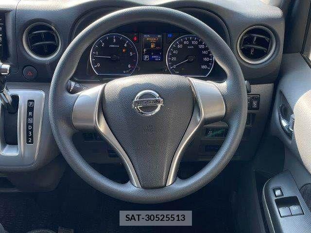 Nissan NV350 Caravan 2017-09 8131753-14