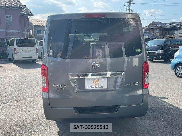 Nissan NV350 Caravan 2017-09 8131753-22