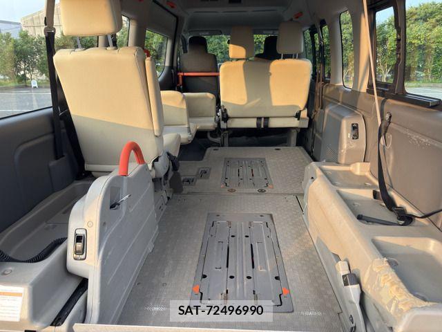Nissan NV350 Caravan 2014-06 8146377-18