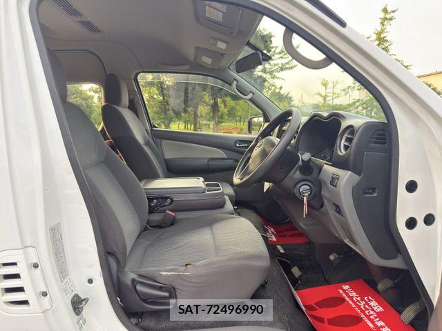 Nissan NV350 Caravan 2014-06 8146377-8