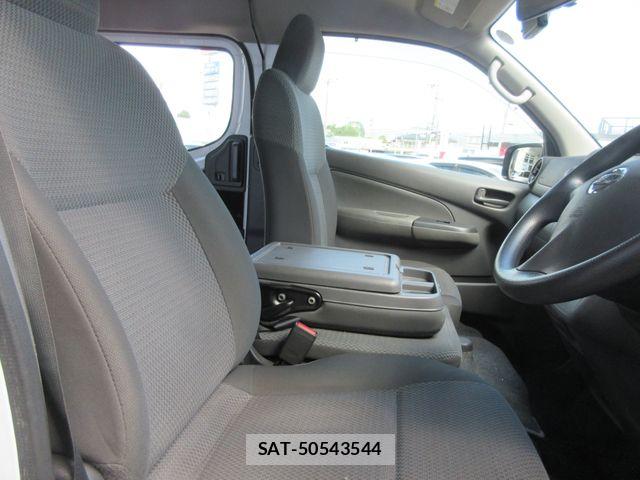 Nissan NV350 Caravan 2020-03 8209370-10