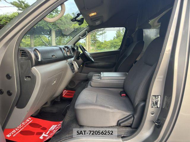 Nissan NV350 Caravan 2013-02 8209371-9