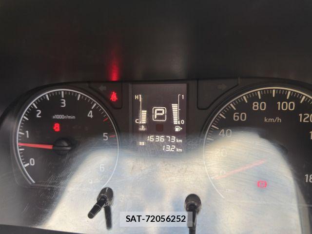 Nissan NV350 Caravan 2013-02 8209371-12