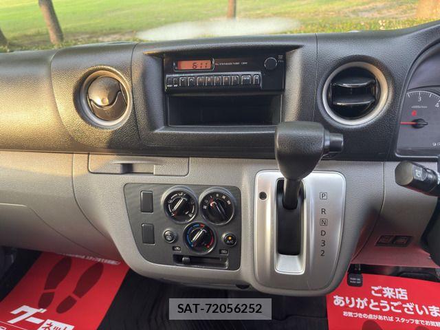 Nissan NV350 Caravan 2013-02 8209371-13