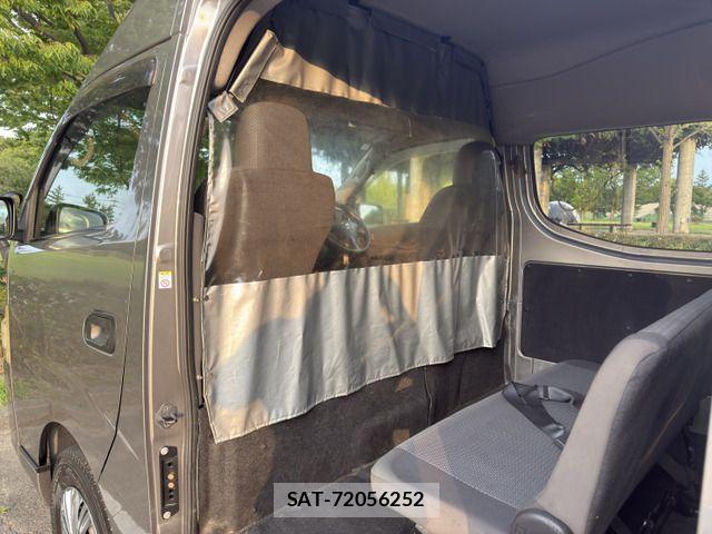 Nissan NV350 Caravan 2013-02 8209371-14