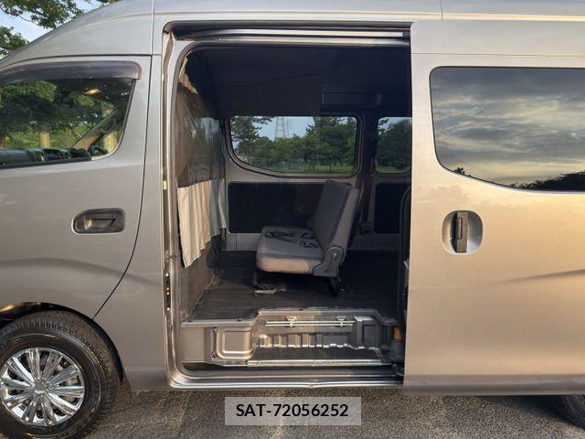 Nissan NV350 Caravan 2013-02 8209371-15