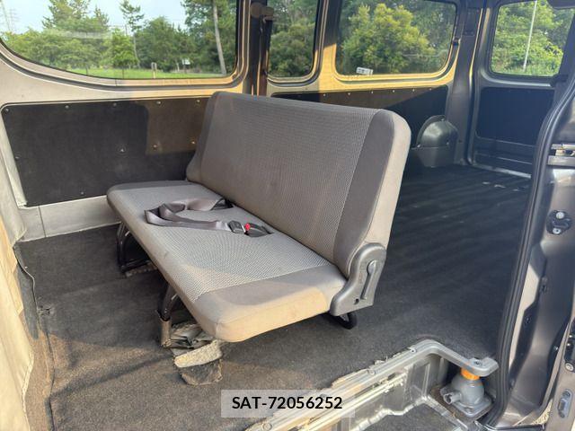 Nissan NV350 Caravan 2013-02 8209371-16