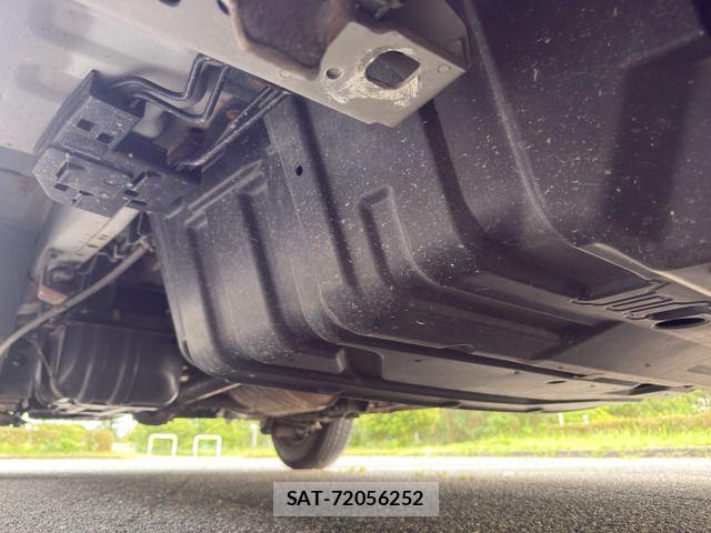 Nissan NV350 Caravan 2013-02 8209371-19