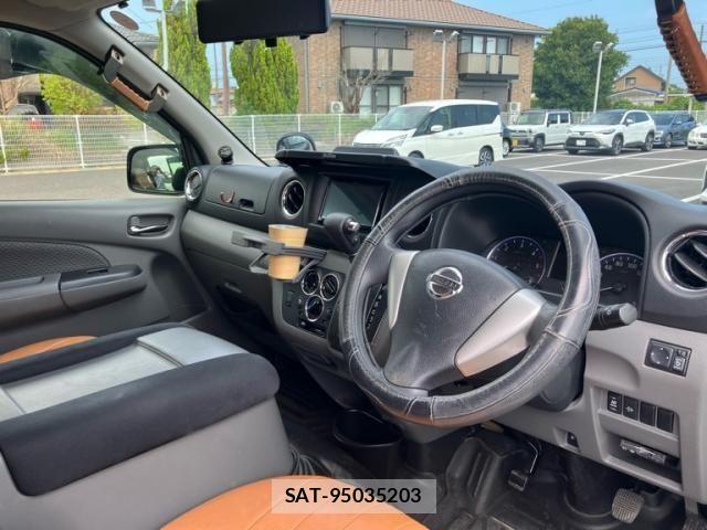 Nissan NV350 Caravan 2017-06 8231177-9
