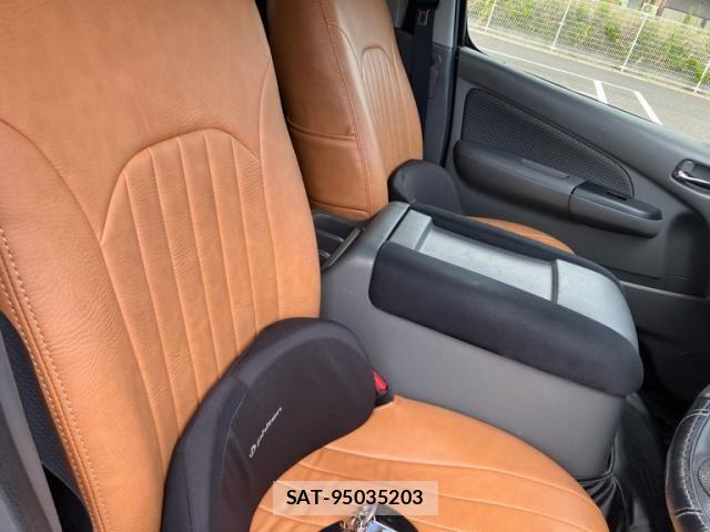 Nissan NV350 Caravan 2017-06 8231177-10