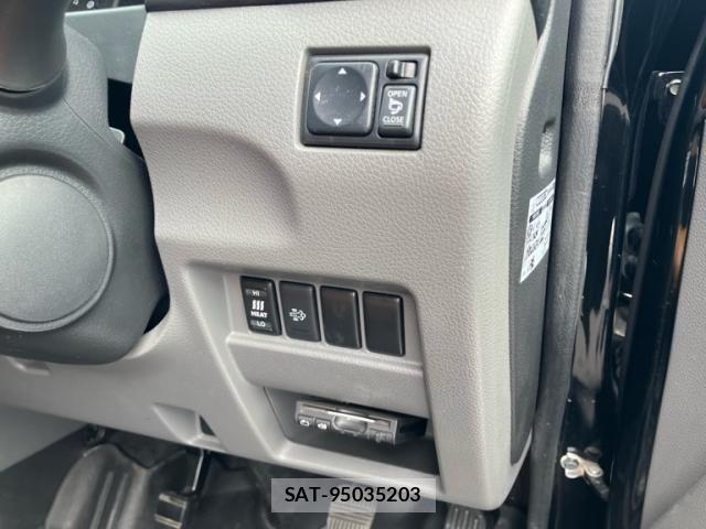 Nissan NV350 Caravan 2017-06 8231177-12