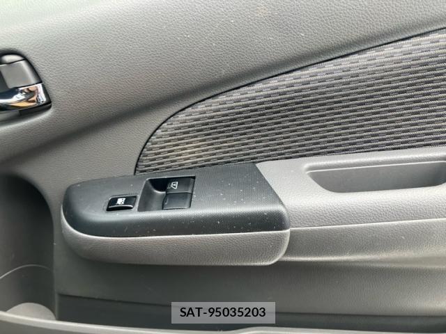 Nissan NV350 Caravan 2017-06 8231177-13