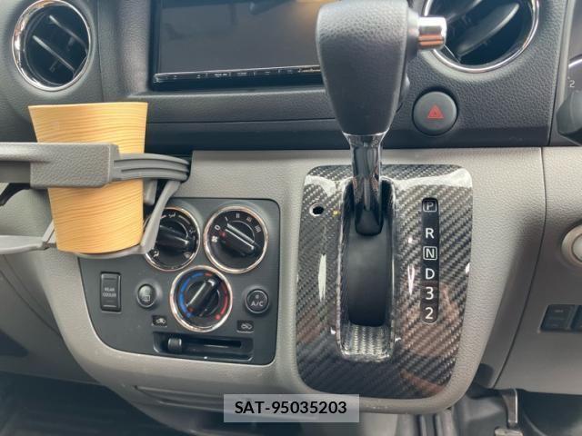 Nissan NV350 Caravan 2017-06 8231177-15