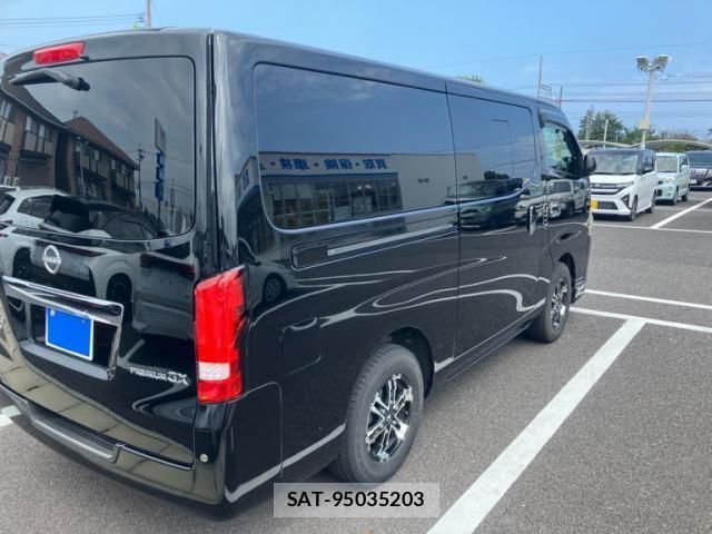 Nissan NV350 Caravan 2017-06 8231177-1