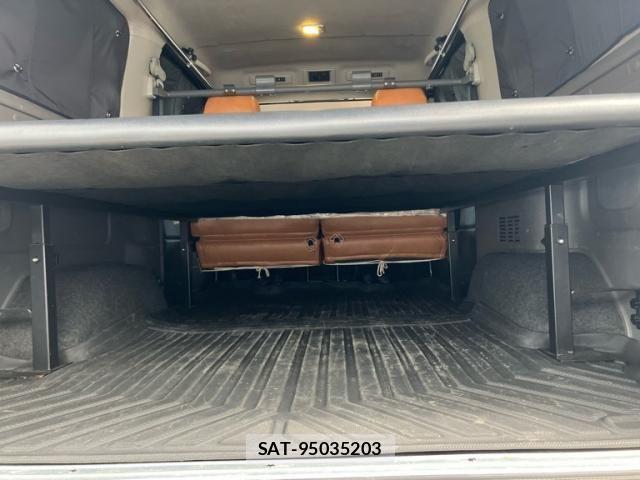 Nissan NV350 Caravan 2017-06 8231177-19