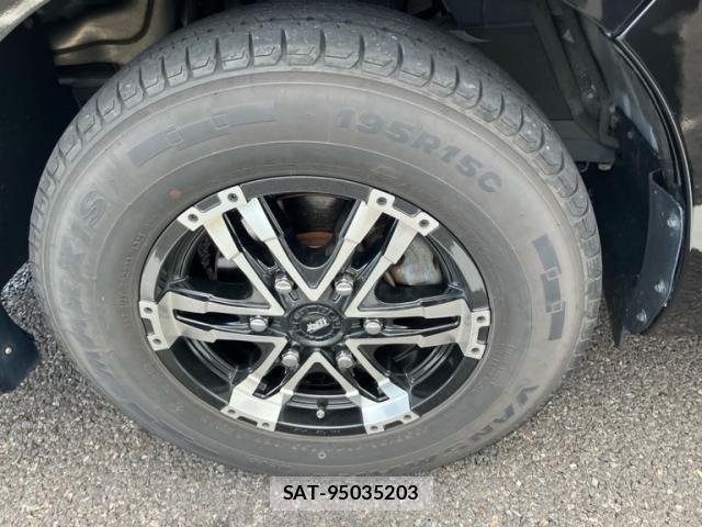 Nissan NV350 Caravan 2017-06 8231177-6