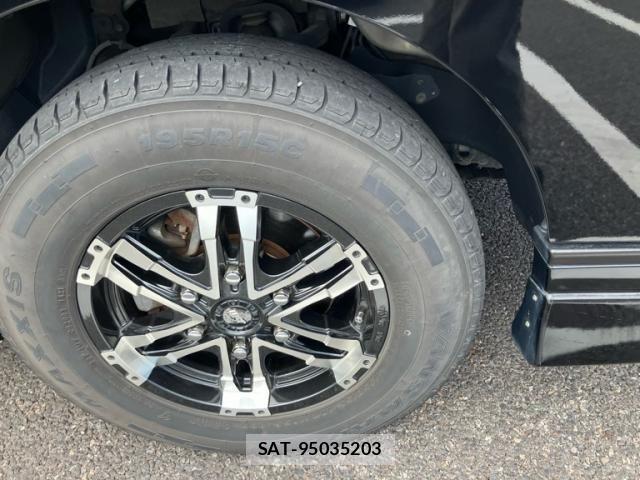Nissan NV350 Caravan 2017-06 8231177-7