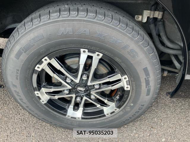Nissan NV350 Caravan 2017-06 8231177-8