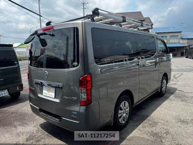 Nissan NV350 Caravan 2013-04 8246246-15