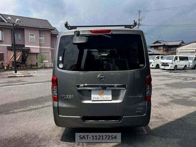 Nissan NV350 Caravan 2013-04 8246246-16