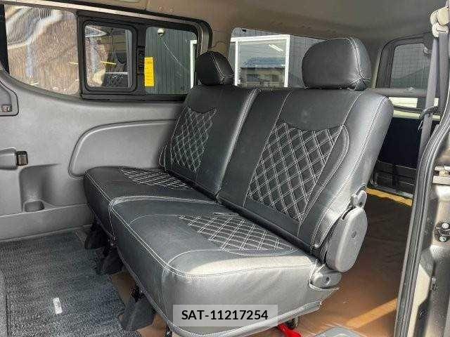 Nissan NV350 Caravan 2013-04 8246246-28