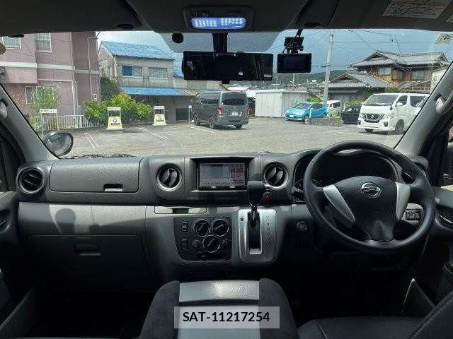 Nissan NV350 Caravan 2013-04 8246246-2