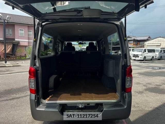 Nissan NV350 Caravan 2013-04 8246246-7