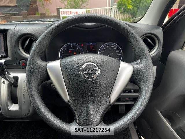 Nissan NV350 Caravan 2013-04 8246246-8