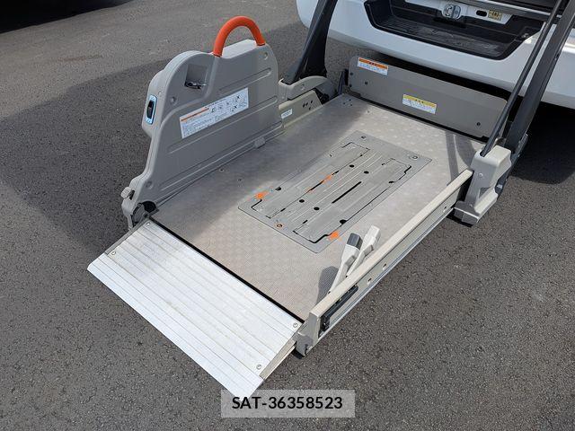 Nissan NV350 Caravan 2020-04 8316185-9