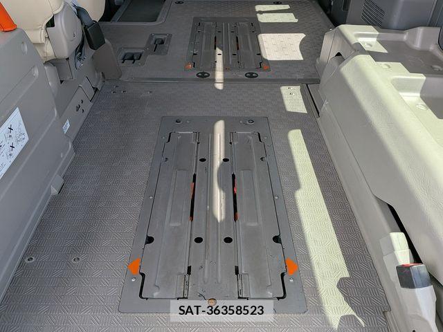 Nissan NV350 Caravan 2020-04 8316185-11