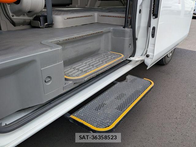Nissan NV350 Caravan 2020-04 8316185-12