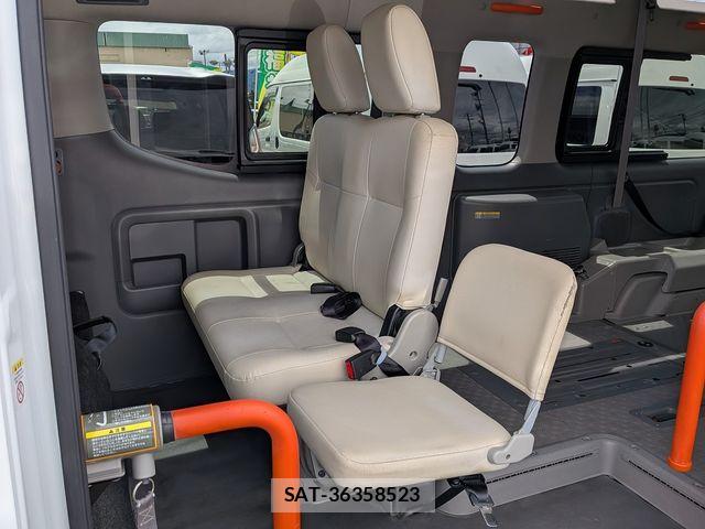 Nissan NV350 Caravan 2020-04 8316185-14