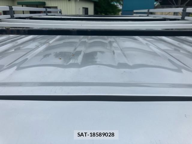 Nissan NV350 Caravan 2017-09 8316191-10