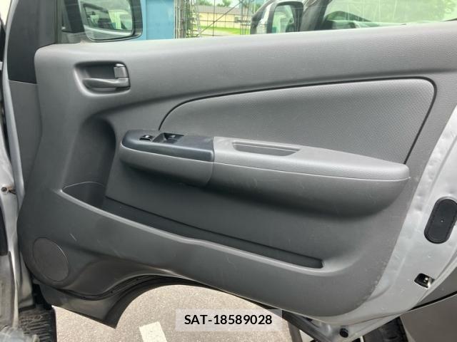 Nissan NV350 Caravan 2017-09 8316191-13