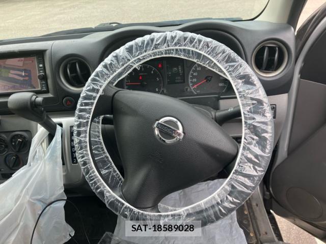 Nissan NV350 Caravan 2017-09 8316191-15
